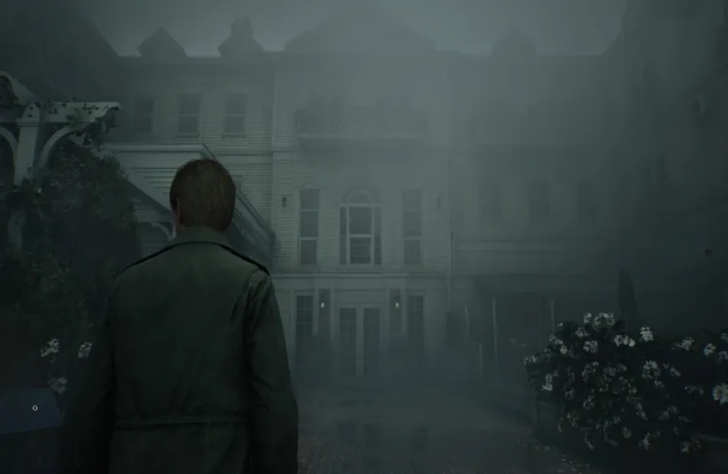 James Sunderland encounters the Lakeview Hotel in the Silent Hill 2 Remake