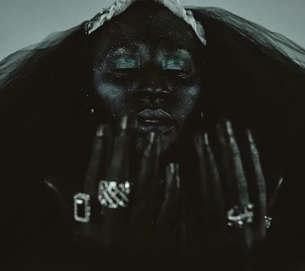 Mesmerizing Statement Jewelry at the 2026 Grammys: Chains, Chokers, and Cosmic Glam