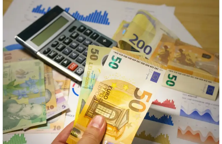 Phot of things used to make a yearly budget