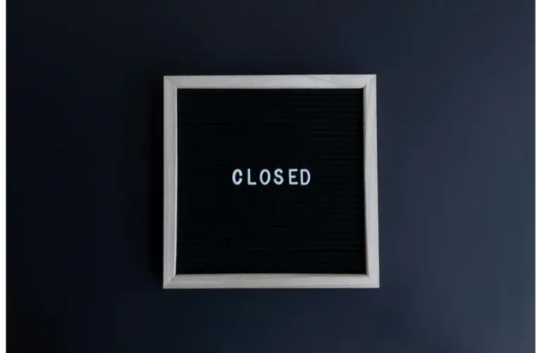 closed sign board for red robin