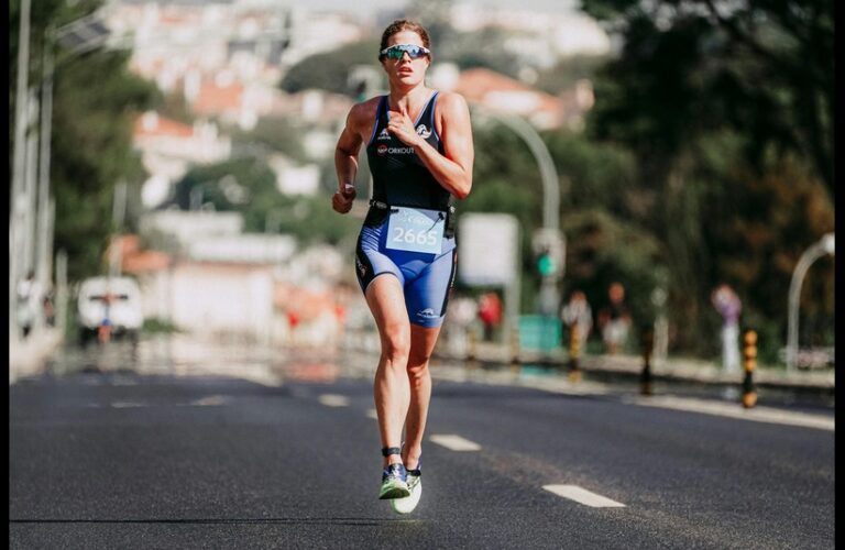 A woman runnng in a marathon. Performance for these events can come down to something as simple as gut health.