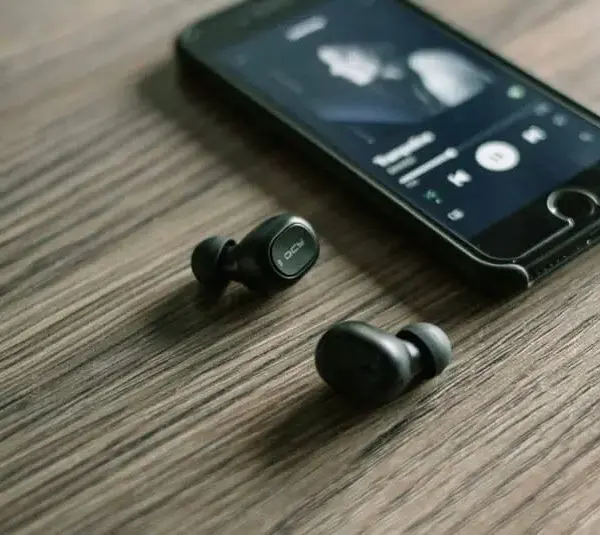 Thanks to Google’s Fast Pair Bluetooth, Your Earbuds Are Now Eavesdropping for Strangers