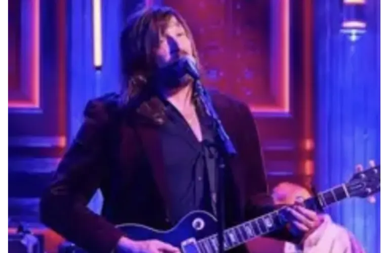 Evan Dando performing with the Lemonheads