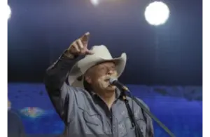 Country singer Alan Jackson performs on tour