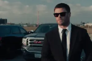 Chris Hemsworth continues to be well-reviewed, Crime 101