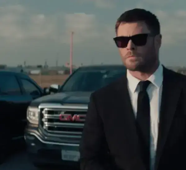 Chris Hemsworth continues to be well-reviewed, Crime 101