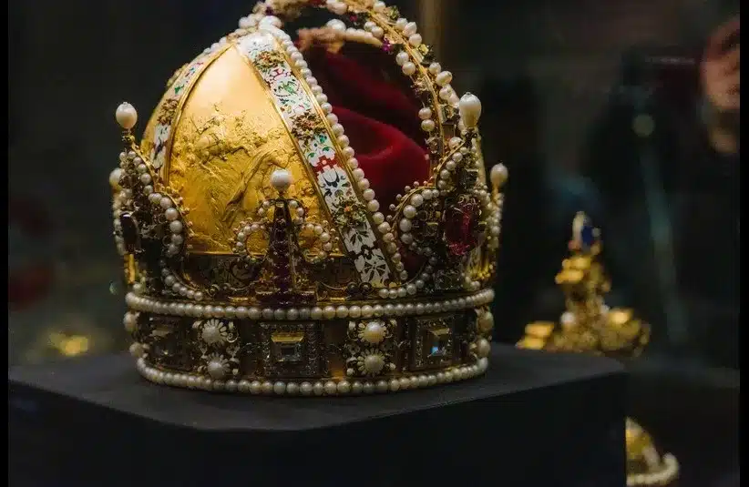 In daily devotion, a crown is shown. 