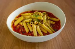 Olive Garden’s Never‑Ending Pasta Bowl returns with unlimited pasta, sauces, soup or salad, and breadsticks.