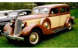 Image of a brown Graham Bluestreak 4-Door Sedan 1932, Graham Eight