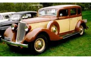 Image of a brown Graham Bluestreak 4-Door Sedan 1932, Graham Eight