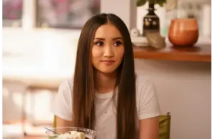 Brenda Song in "Miss Codependent" (2022). Photo by Jessica Brooks/ HULU - © 2021 Hulu