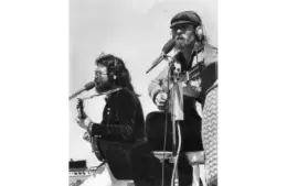 Jim Seals (right) and Dash Crofts at the State Fair in 1976. Seals & Crofts 1976 Press Photo Jim Seals And Dash Crofts At State Fair In Milwaukee. © Milwaukee Journal Sentinel files via Imagn Content Services, LLC