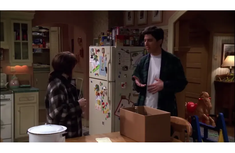 Ray (Raymond Romano) and Debra (Patricia Heaton) on Everybody Loved Raymond set. 