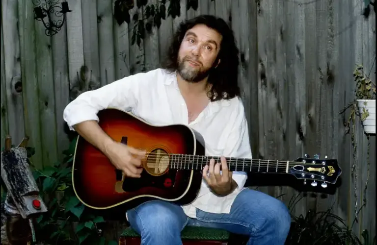 Nashville's Dennis Locorriere relaxes with his guitar outside his Oak Hill bungalow Aug. 29, 1990. The former Dr. Hook lead vocalist has been writing songs and singing jingles, trying to stay out of the limelight while he raised his son.