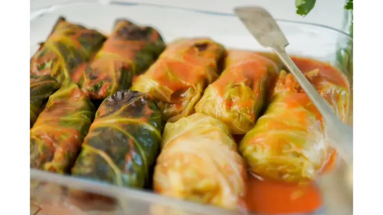 Stuffed cabbage (minced meat and rice) in tomato sauce, the kind of classic comfort dish that fits perfectly into this whole cabbage comeback.
