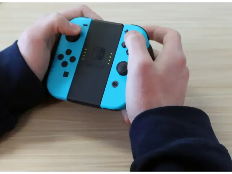 Wyatt Bell uses a Nintendo Switch controller during practice on Wednesday, April 26, 2023. Ckhs E Sports 03