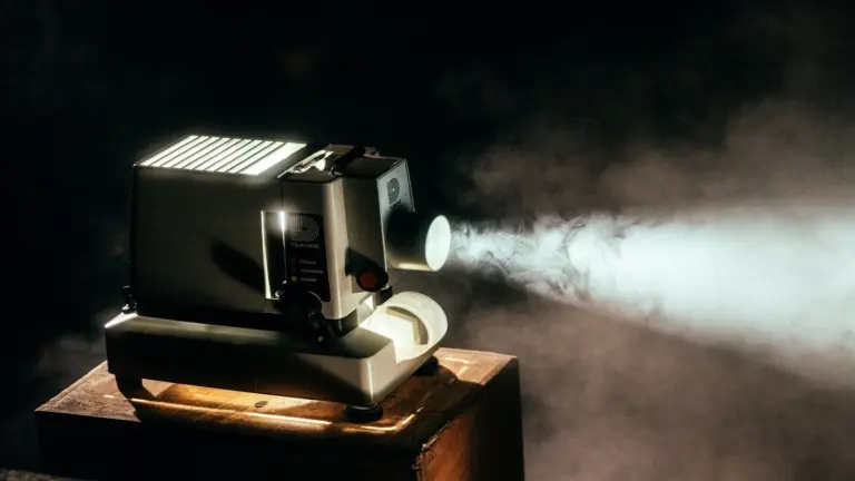 Movie Projector used to show 7 great World War One Movies