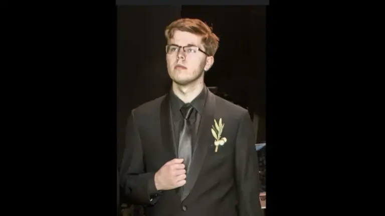 Technoblade in a suit with a gold pendant on it.