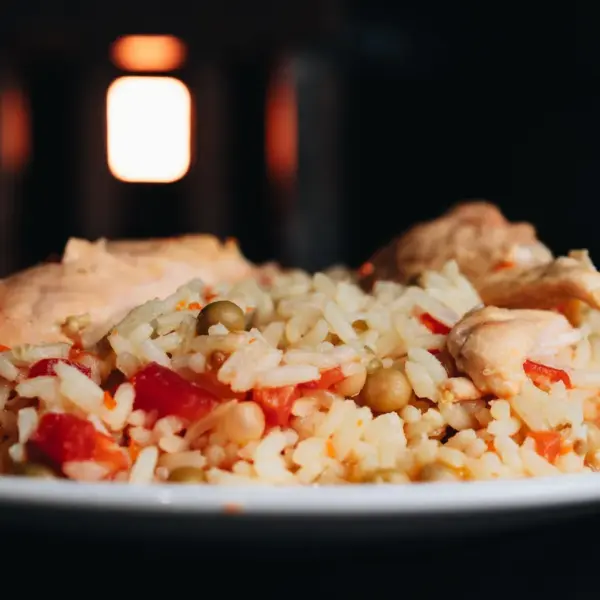 Close-up of a delicious chicken perlou meal with vegetables on a plate.