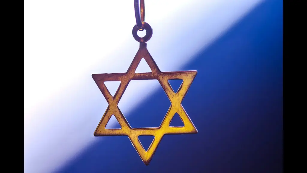 A gold Star of David pendant against a blue gradient background. Jewish, Judaism, Elul