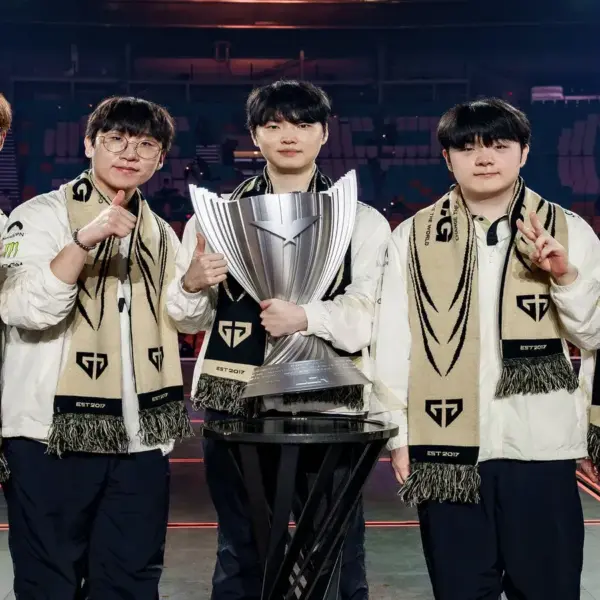 Gen.G with their LCK title, earning the first seed at Worlds