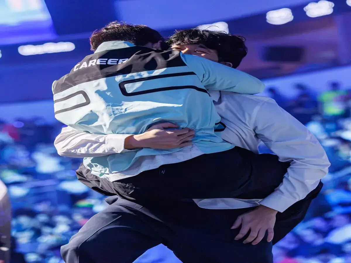 CVMax and Career celebrating after beating T1 at the Worlds 2026 Swiss Stage