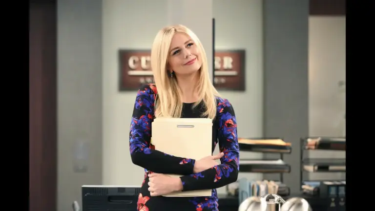 Justine Lupe in Cristela (2014)