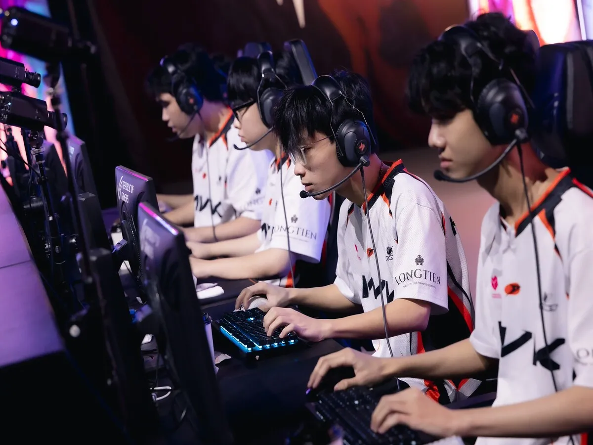 MVK's roster during the LCP playoffs before Worlds