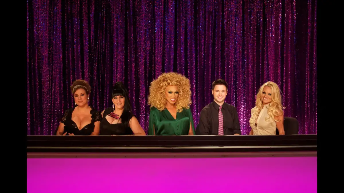 Pamela Anderson, Jennifer Tilly, RuPaul, Michelle Visage, and Lucian Piane in RuPaul's Drag Race (2009)