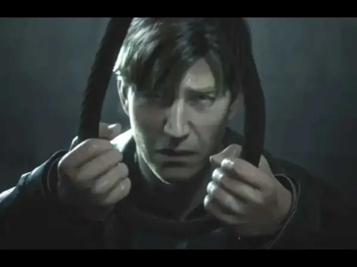 James Sunderland tying a noose around his neck in the Silent Hill 2 Remake