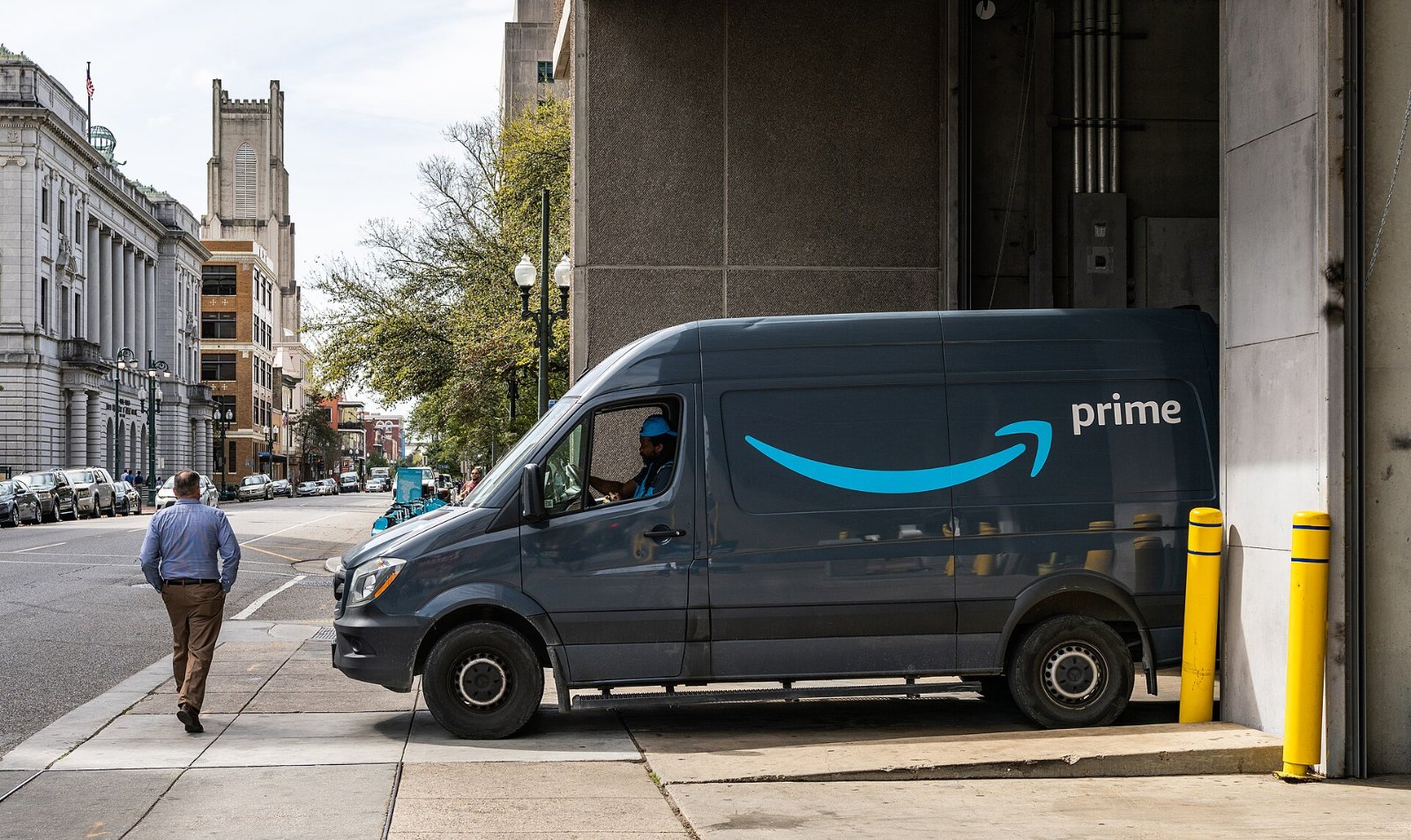 Amazon settlement payments: Amazon Prime delivery van parked in New Orleans in 2020