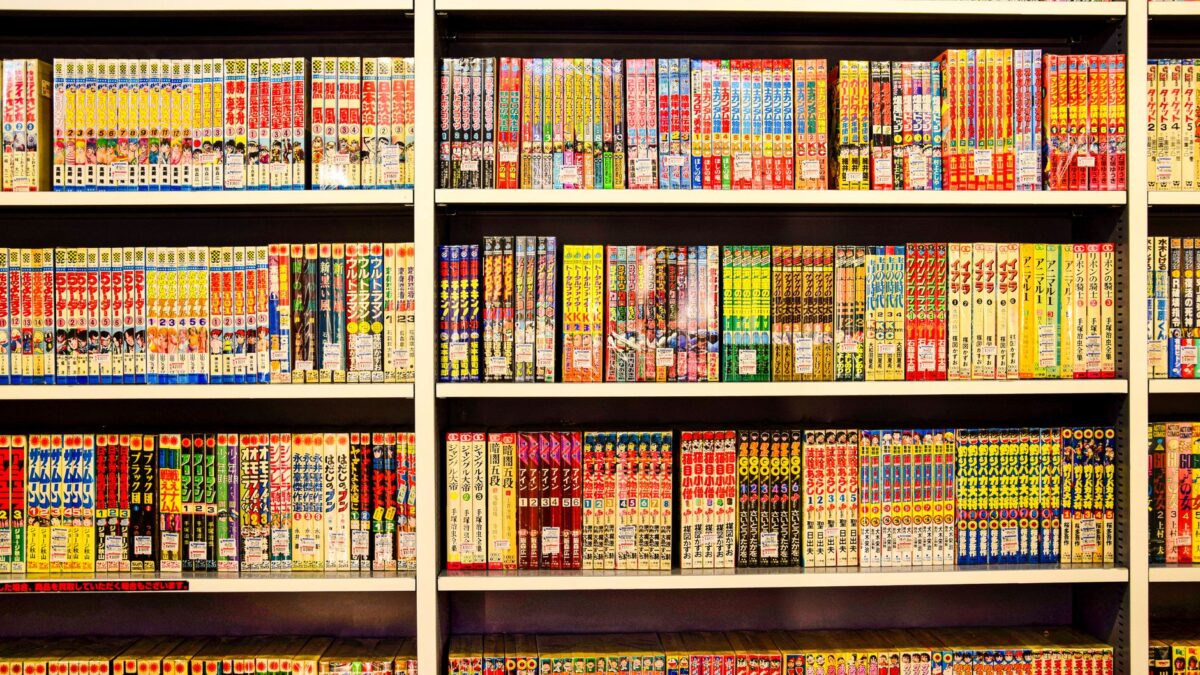Shelves of manga volumes, where the Marronnier Kingdom manga will join other Viz titles in English