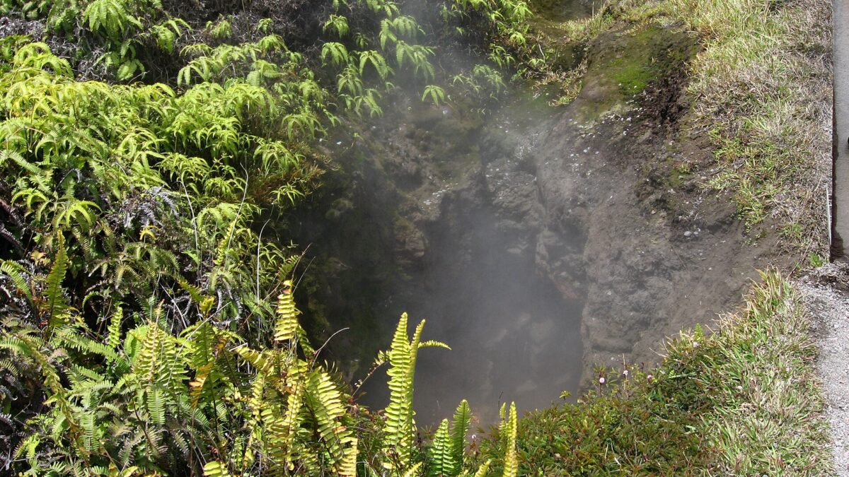 Hōlei Sea Arch collapse: the arch on the Hawaii coast before it fell