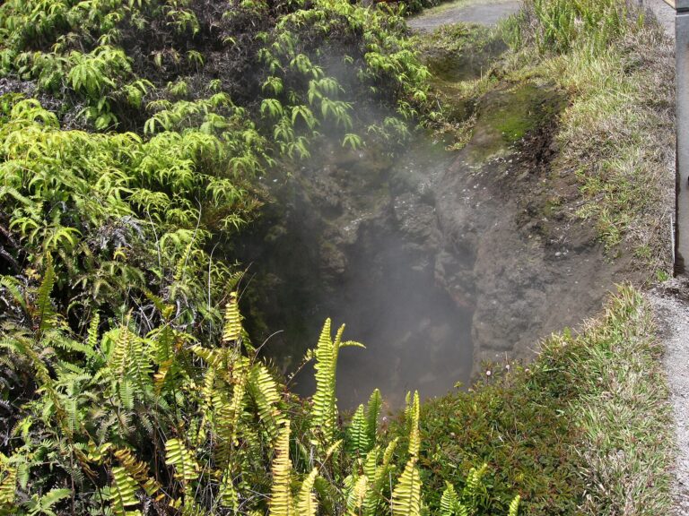 Hōlei Sea Arch collapse: the arch on the Hawaii coast before it fell