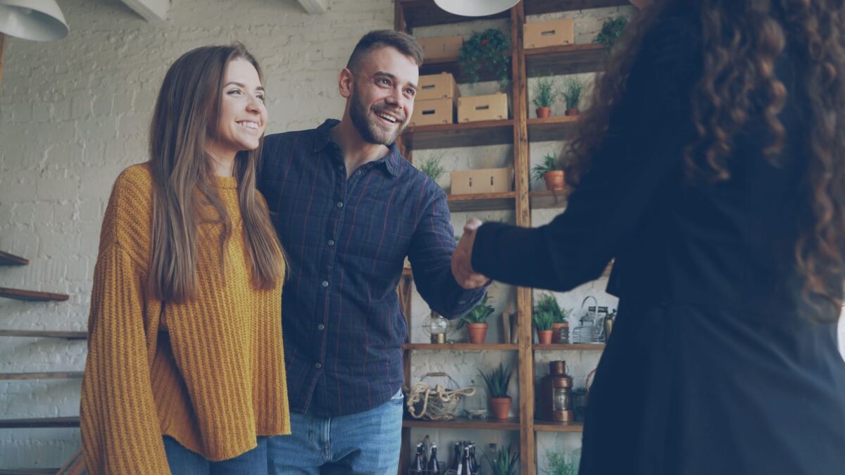 meeting someone in real life - How to Meet Someone in Real Life: 5 Places That Work