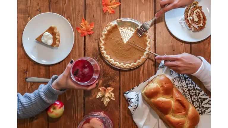 Cozy autumn table setting featuring easy Thanksgiving recipes, including pumpkin pie, freshly baked bread, and festive drinks. Perfect for creating warm Thanksgiving vibes with simple homemade dishes.