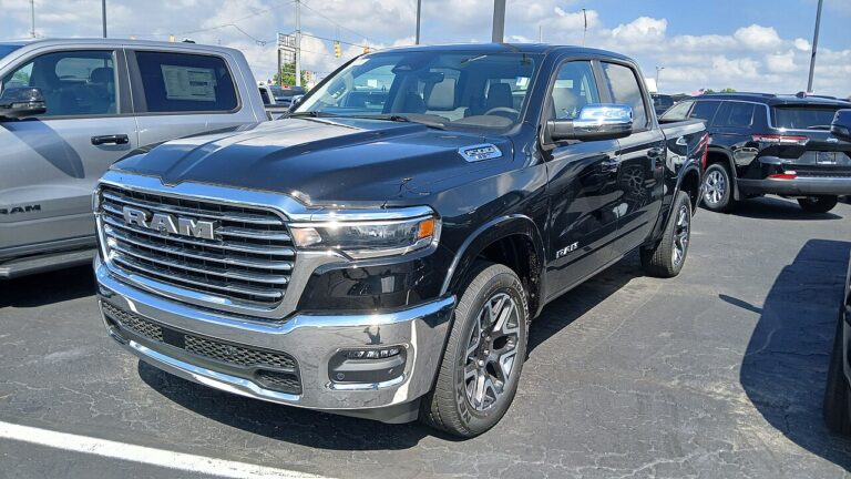 Ram 1500 Rumble Bee sellout: front view of a 2025 Ram 1500 pickup