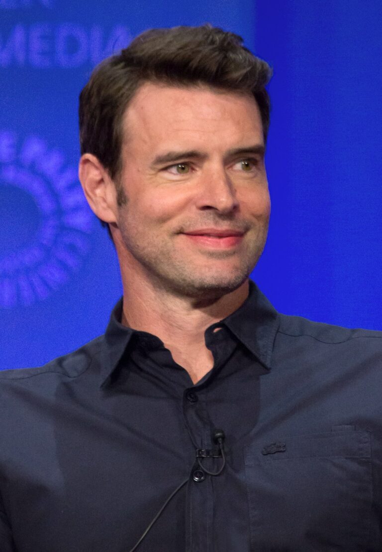 Actor Scott Foley, who joins the recurring cast of Shrinking season 4, at a 2015 event