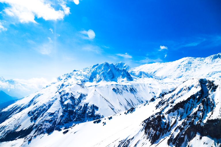 Snow-covered mountains in Manang, Nepal, illustrating the Himlung avalanche report
