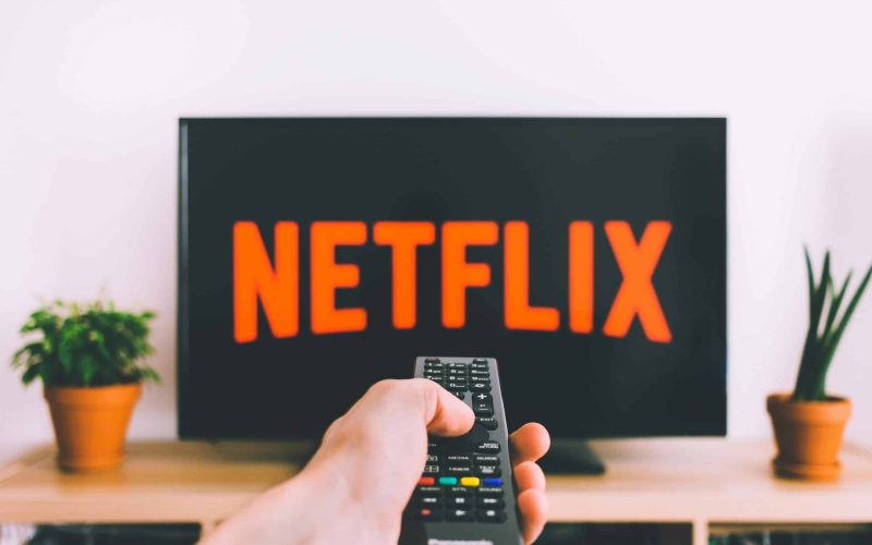 why do netflix shows take so long to film? photo courtesy of by freestocks.org via pexels
